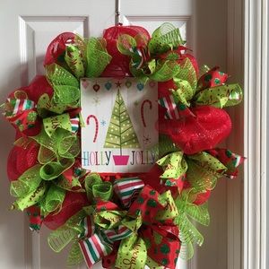 A Beautiful Deco Mesh Christmas Wreath